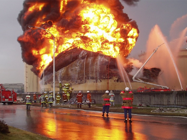 苫小牧市タンク火災（総務省消防庁ホームページから引用）の画像